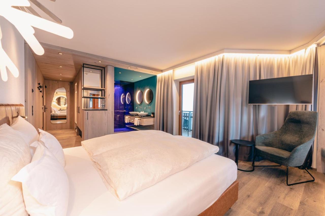 Zillergrundrock Luxury Mountain Resort Mayrhofen Exteriör bild
